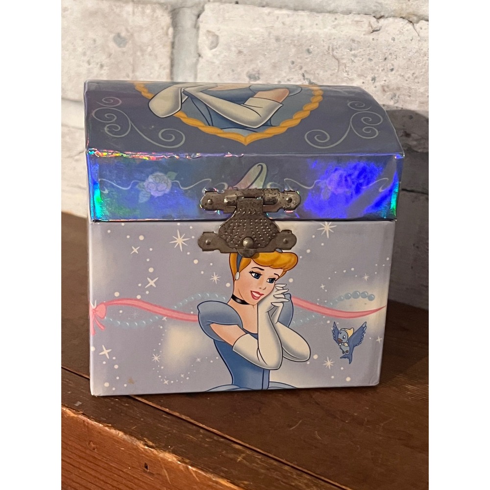 Vintage Early 2000s Cinderella Musical Jewelry Box‎
